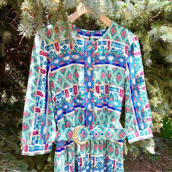 Vintage 1980s Abstract Print Pleated Dress With Matching Belt And Shoulder Pads - Picture 3 of 12